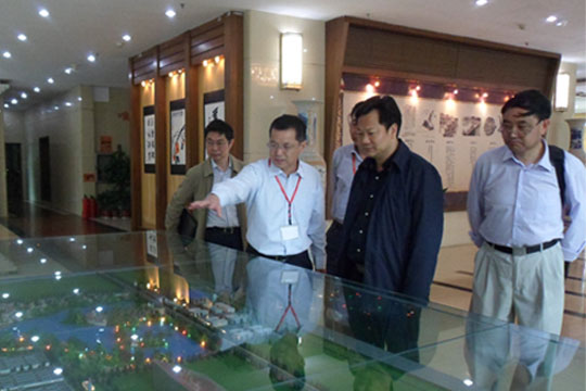 江西省衛(wèi)生廳副廳長(zhǎng)王金平蒞臨公司參觀指導(dǎo)